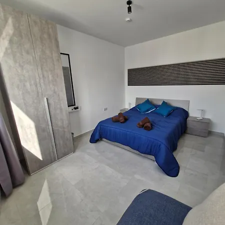 Penthouse Attic Casa A27 - Blue Style St. Paul's Bay